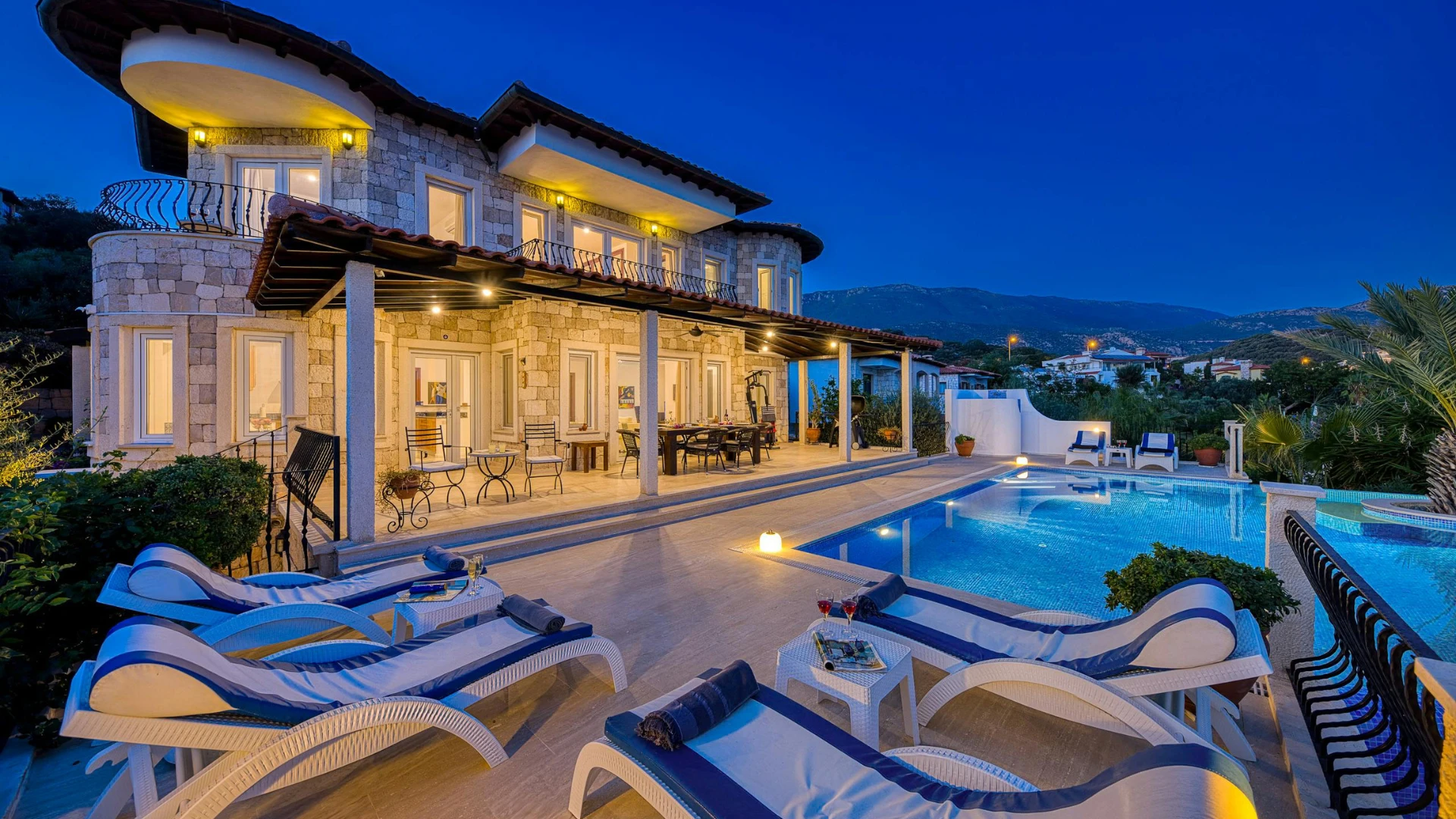 Project controls for luxury residential construction