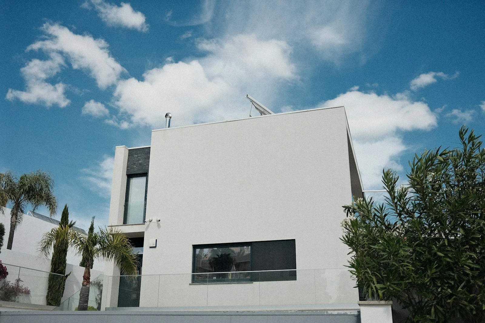 The pre-contract checklist: 18 things to confirm before you sign with a builder
